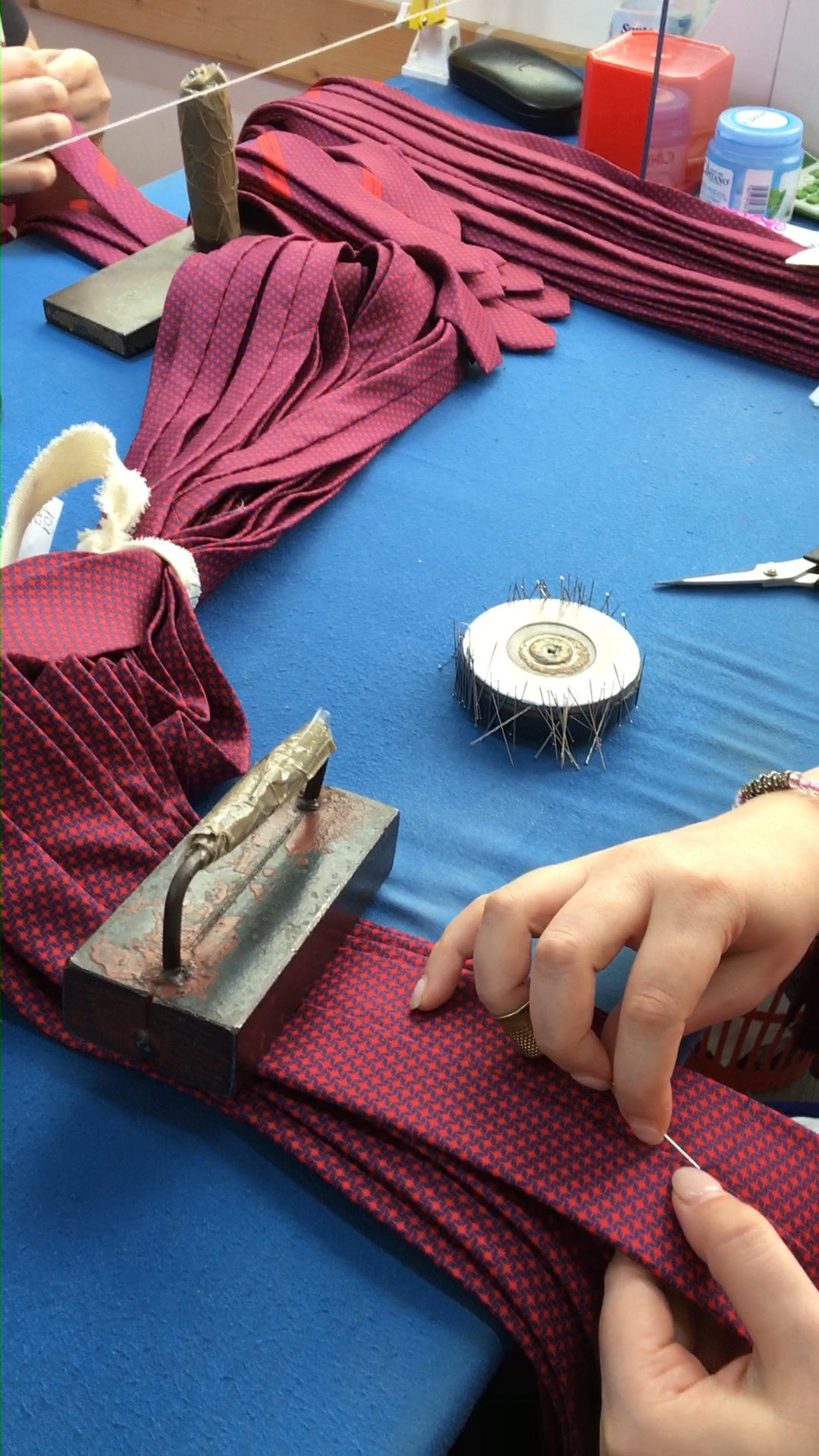 Raffaele Muro - Lavorazioni - Cucito Video 2 Thumbnail